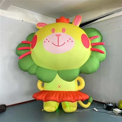 Encantadora mascota inflable del rei lleó de dibuixos animats